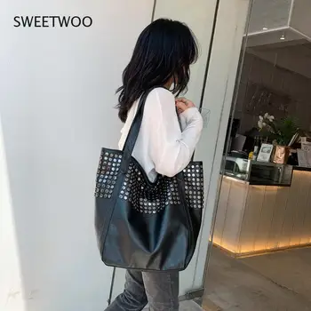 Дамски текстурная чанта в западен стил с нитове голям капацитет, просто bag-чанта, подходяща мода 2021 година.